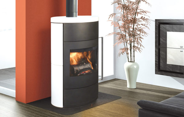 Fonte-flamme-cheminees-jouvin-poele-a-bois-design-contemporain-fifti-ceramique-blanche-il