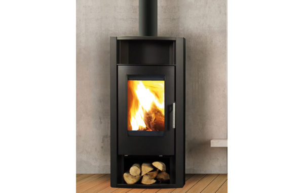 Fonte-flamme-cheminees-jouvin-poele-a-bois-design-contemporain-first-noir-cotes-acier-noir-il