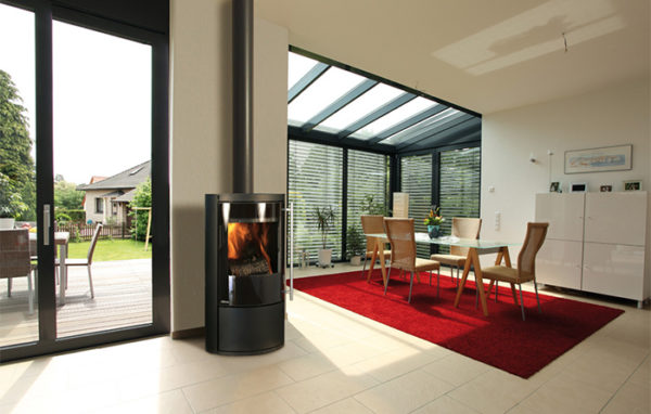 Fonte-flamme-cheminees-jouvin-poele-a-bois-design-contemporain-mesa-noir-(2)