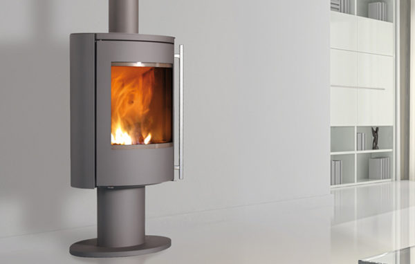 Fonte-flamme-cheminees-jouvin-poele-a-bois-design-contemporain-nara-gris-porte-acier