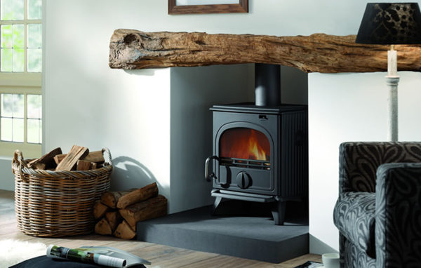 Fonte-flamme-cheminees-jouvin-poele-a-bois-design-design-rustique-44MF-laque-anthracite-stand-il