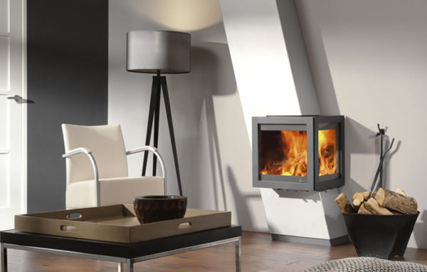 fonte-flamme-cheminees-jouvin-poele-a-bois-tornado-oblique-2