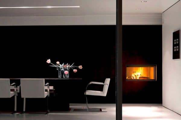 Cheminee MCZ plasma 95 avec cadre decoration acier noir porte relevable