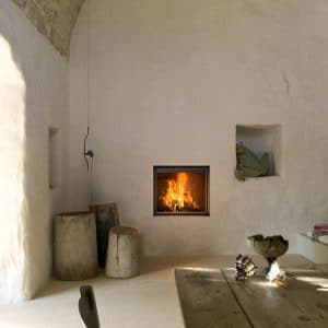 Cheminée foyer bois MCZ plasma 75 avec porte relevable béton blanc cheminées Jouvin Vitré