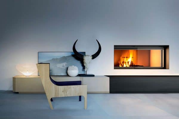 cheminée foyer bois MCZ Plasma 115 avec porte relevable avec cadre acier noir