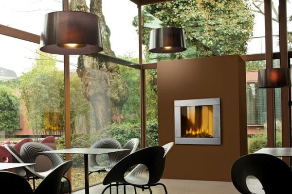 cheminée foyer bois MCZ Plasma 85 habillage moderne porte relevable